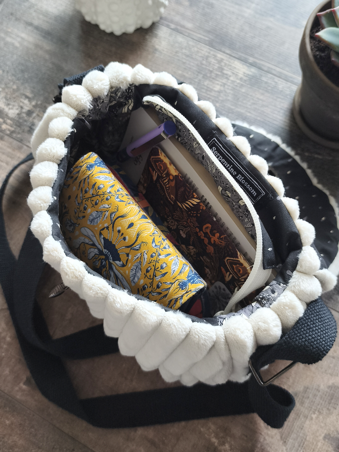 Sac bandoulière abeille en velours crème - Flowerbugs