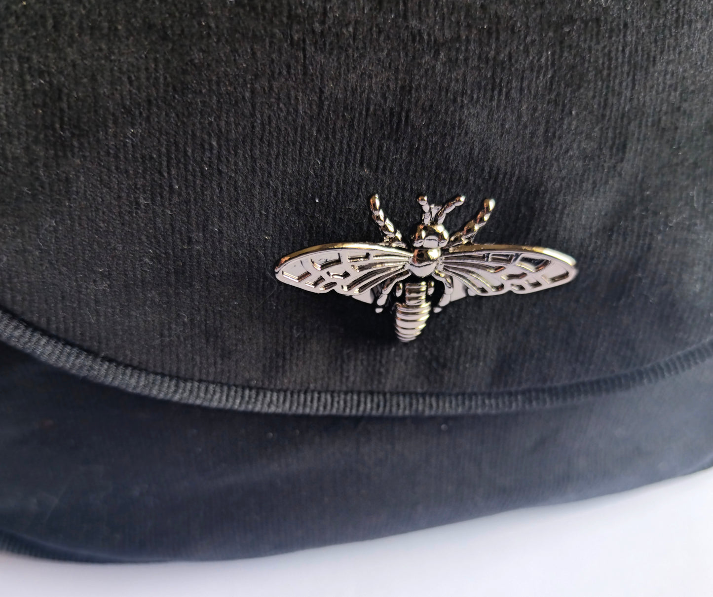 Sac bandoulière abeille en velours noir - Flowerbugs