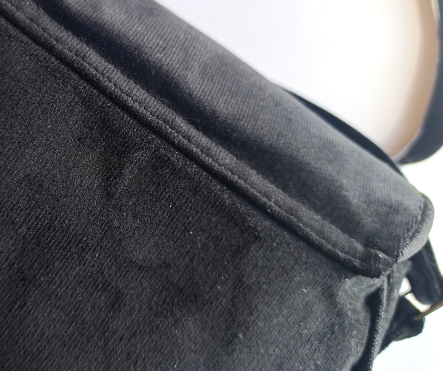 Sac bandoulière abeille en velours noir - Flowerbugs