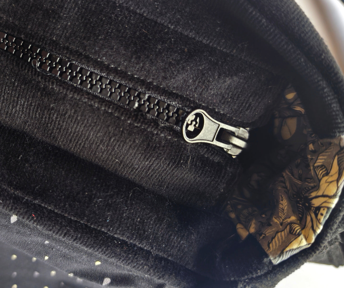 Sac bandoulière abeille en velours noir - Flowerbugs